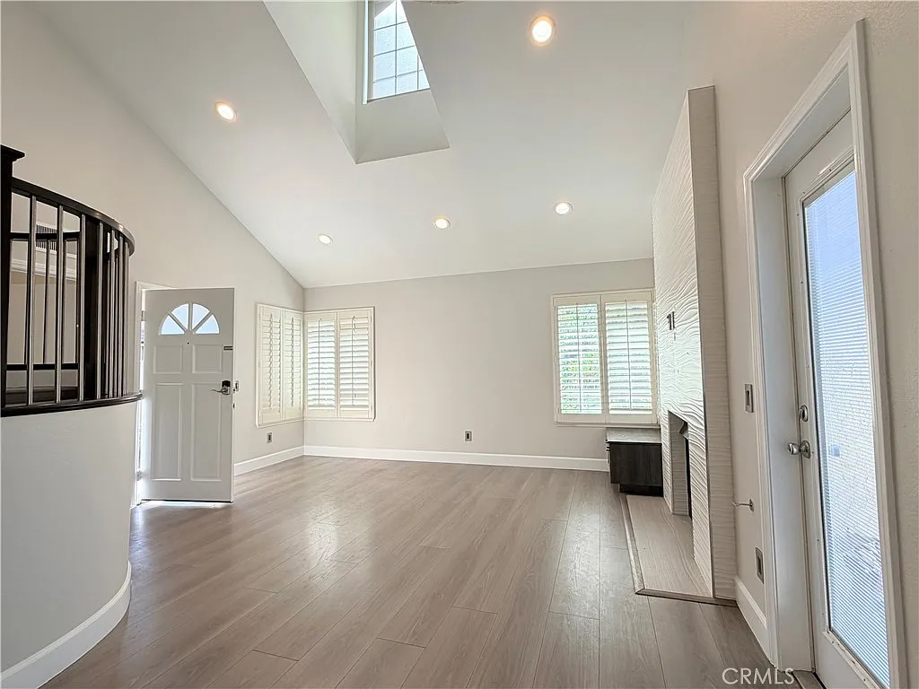 2 bed, 999 sqft, $3,200 — Photo 4