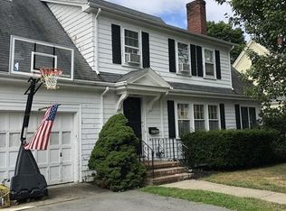 12 Pickwick Rd, Marblehead, MA 01945