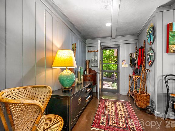3rd image of 484 Sourwood Ridge Rd