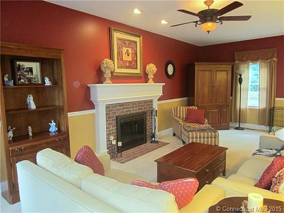 5th image of 19 Tarragon Dr