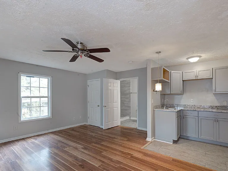 4527 Fairview Dr — Photo 15