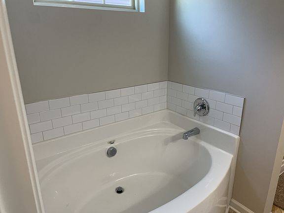 4th image of 2909 Old Field Rd
