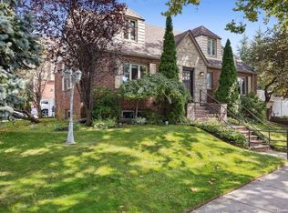 905 Whitestone Expy, Whitestone, NY 11357