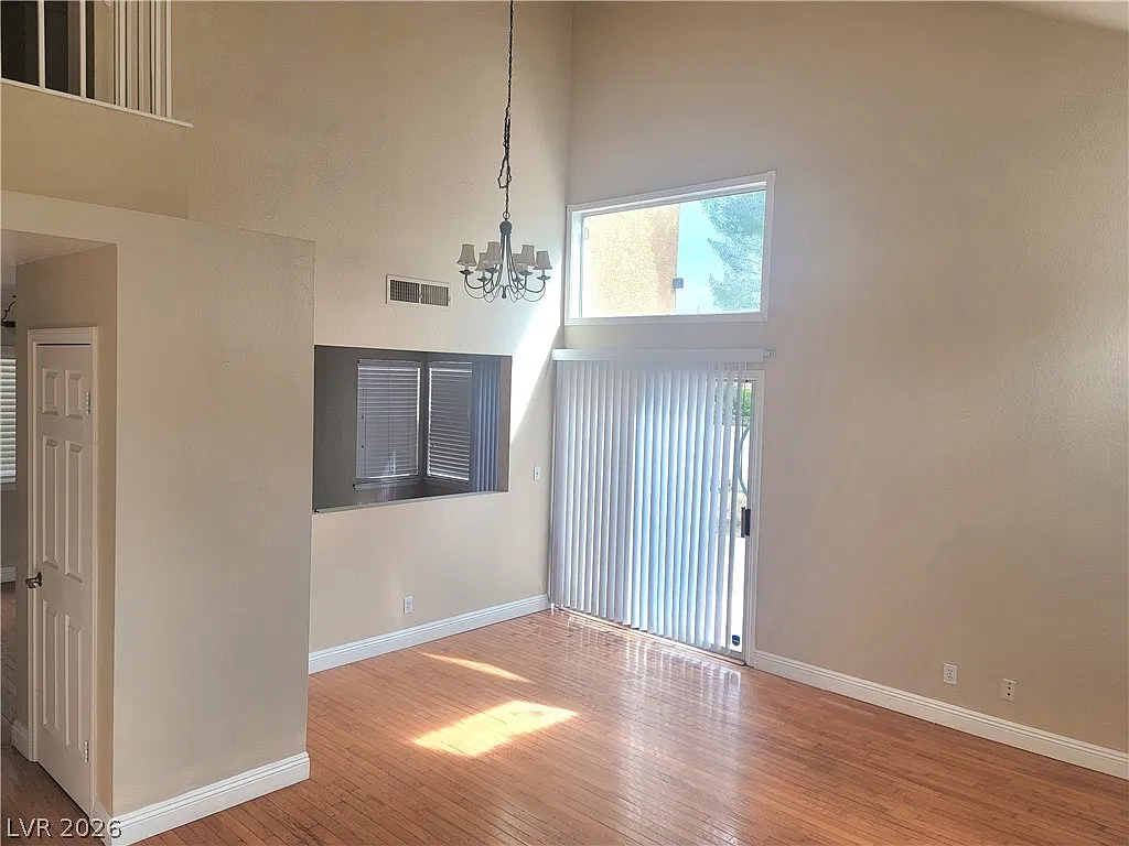 3 bed, 2.5 bath, 1597 sqft, $2,100 — Photo 4