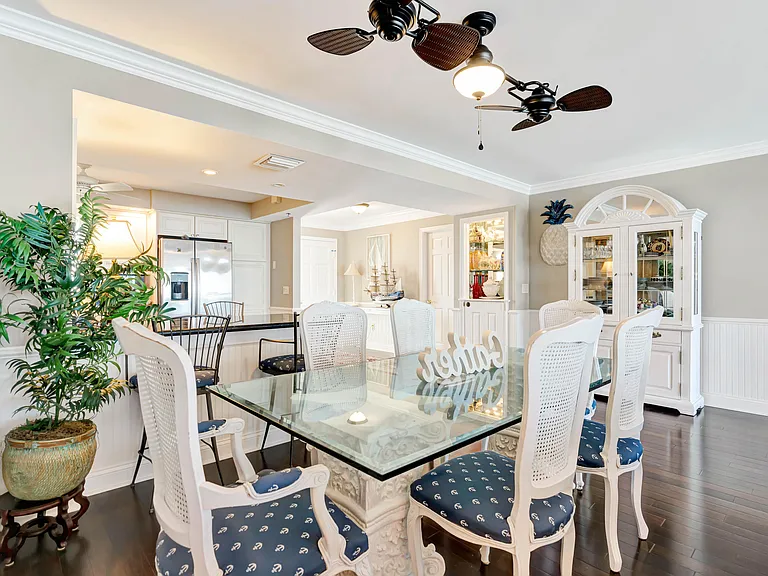 100 Beach Rd #903 — Photo 13