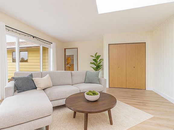 5th image of 10880 Grandview Rd