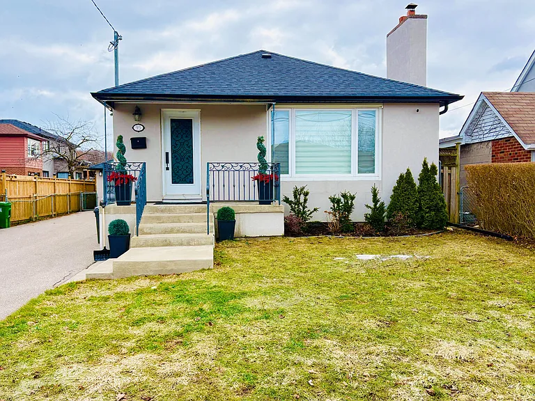 93 Surrey Ave — Photo 1