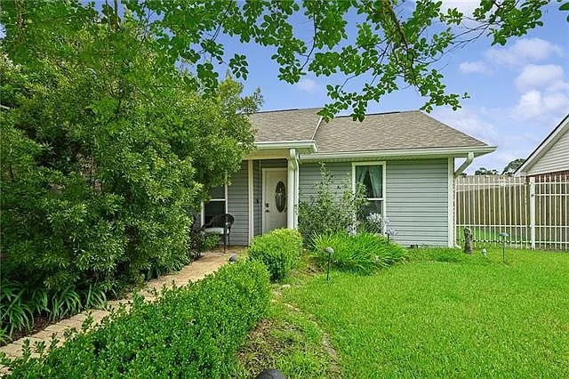 3 bed, 2.0 bath, 1891 sqft, $2,000 — Photo 3