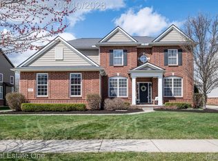 5947 Strawberry Cir, Commerce Township, MI