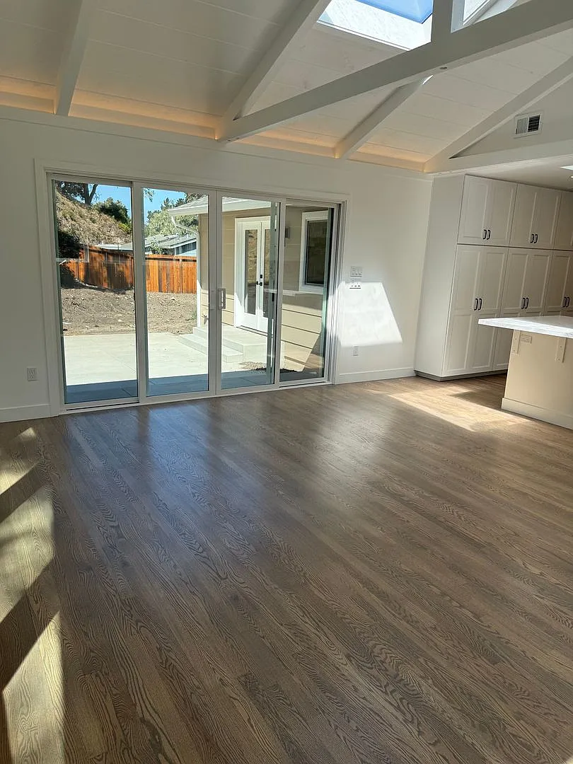 Great 3 bedroom, 2 bathroom, fully remodeled house with large bonus room in Monterey — Photo 2