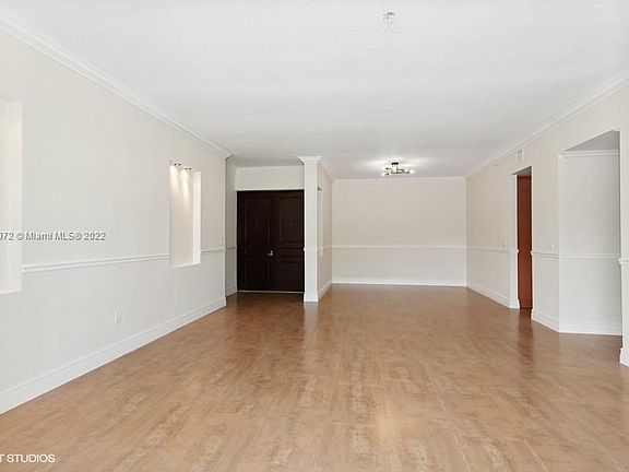 5th image of 650 Valencia Ave Unit 304