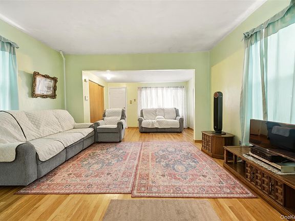 3rd image of 28 Glen Road