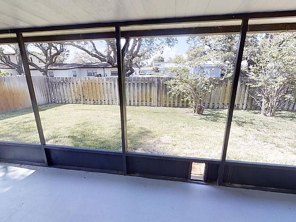5th image of 1580 Parkway Dr