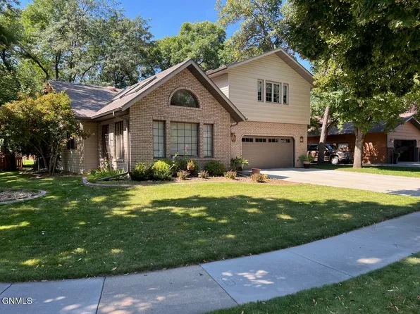 750 Augsburg Ave, Bismarck, ND 58504