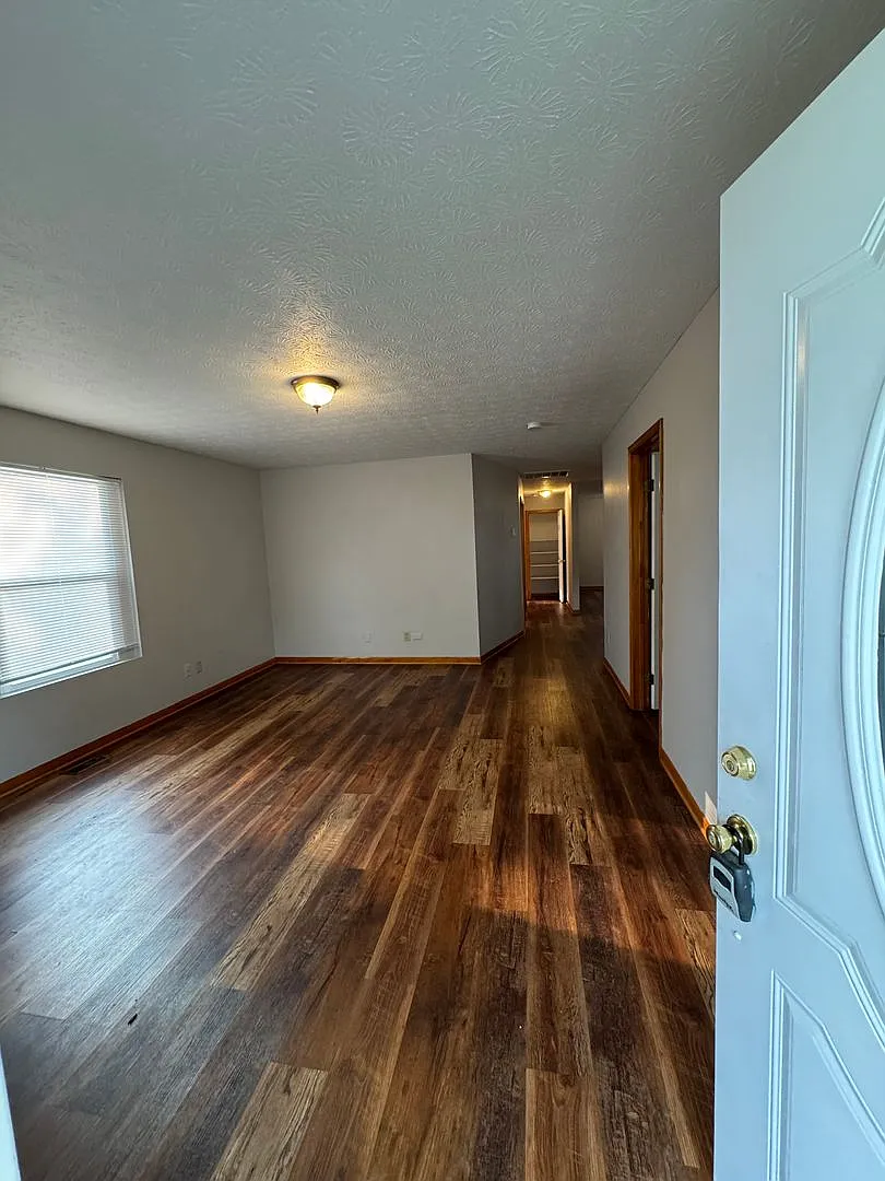 Perry Twp - 3 bedroom home — Photo 3