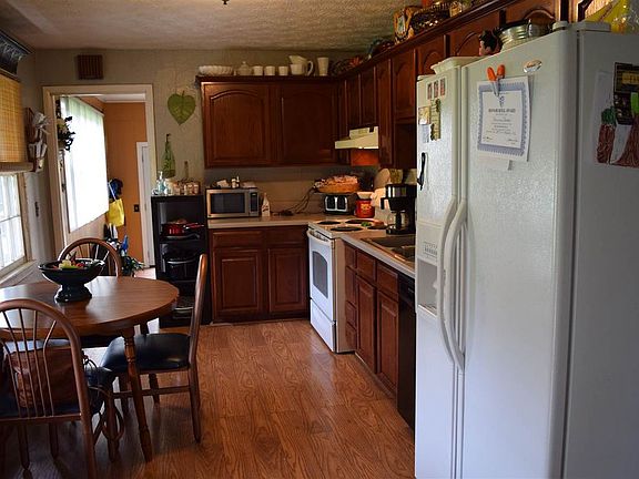 5th image of 318 Beaver Ln