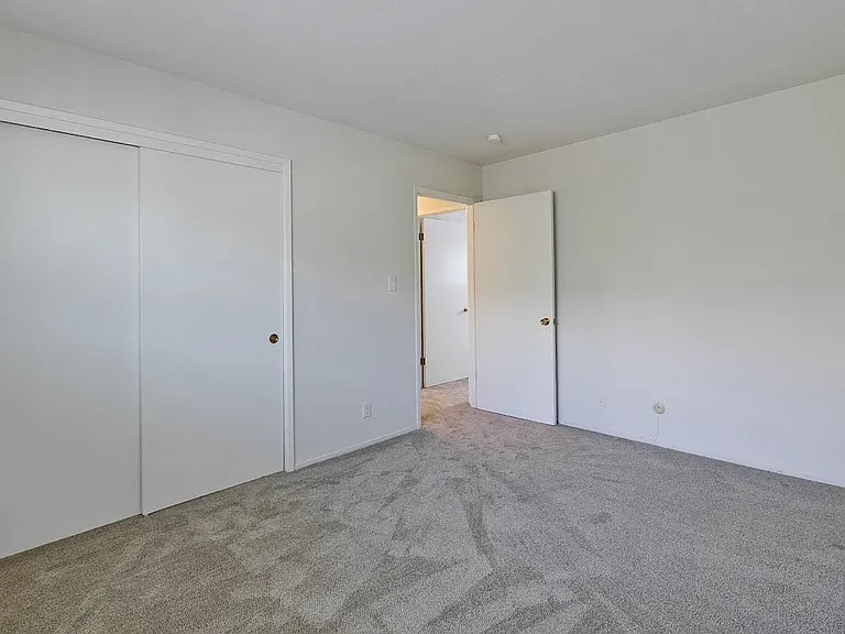 301 College Ave — Photo 7