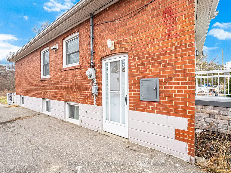 6 Bonnyview Dr #UPPER — Photo 27