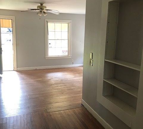 3rd image of 106 E Wyandotte St