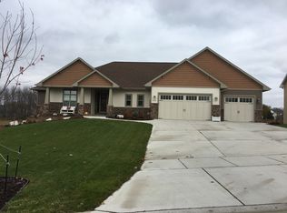 3730 Copper Oak Cir, Green Bay, WI 54313