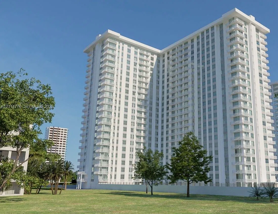 Winston Towers 400 Condo — Photo 1