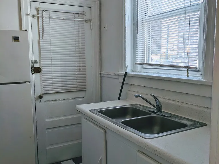 518 W. Grace St.* — Photo 57