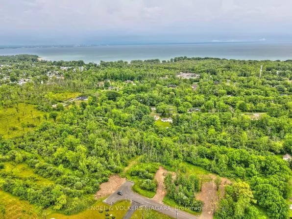 1718 Rebecca St, Fort Erie, ON L2A 5M4