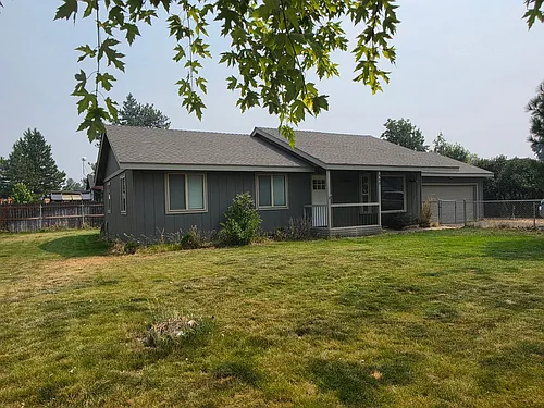 460 N Maple St Photo 1
