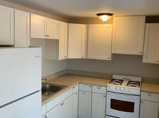 135 N Lincolnway APT 3B, North Aurora, IL 60542