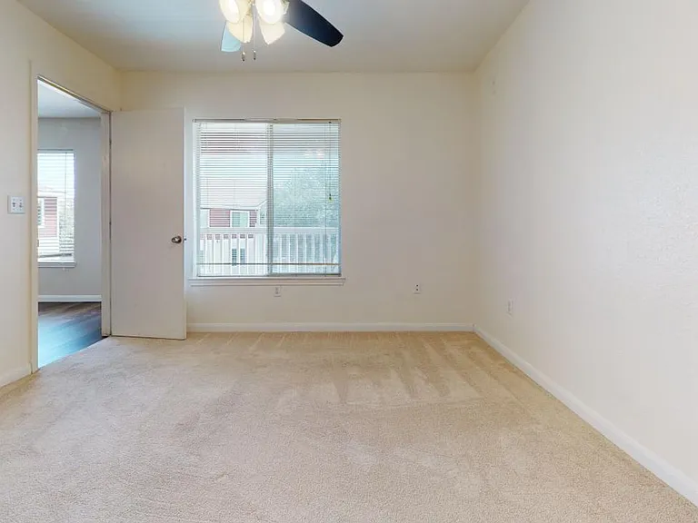 515 Parkway #201 — Photo 9