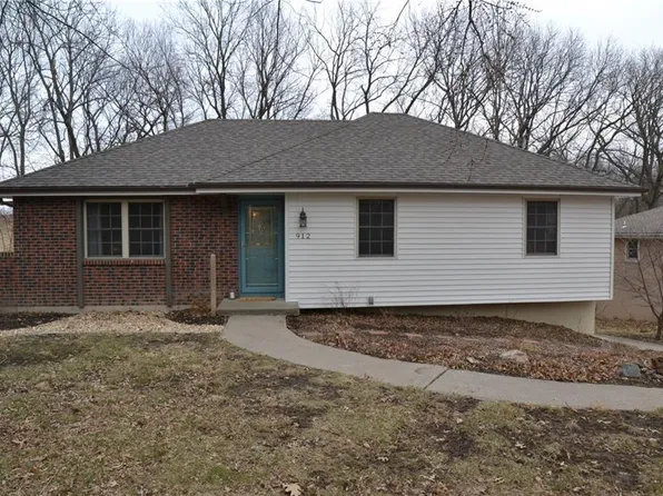 912 Citadel Dr, Weston, MO 64098