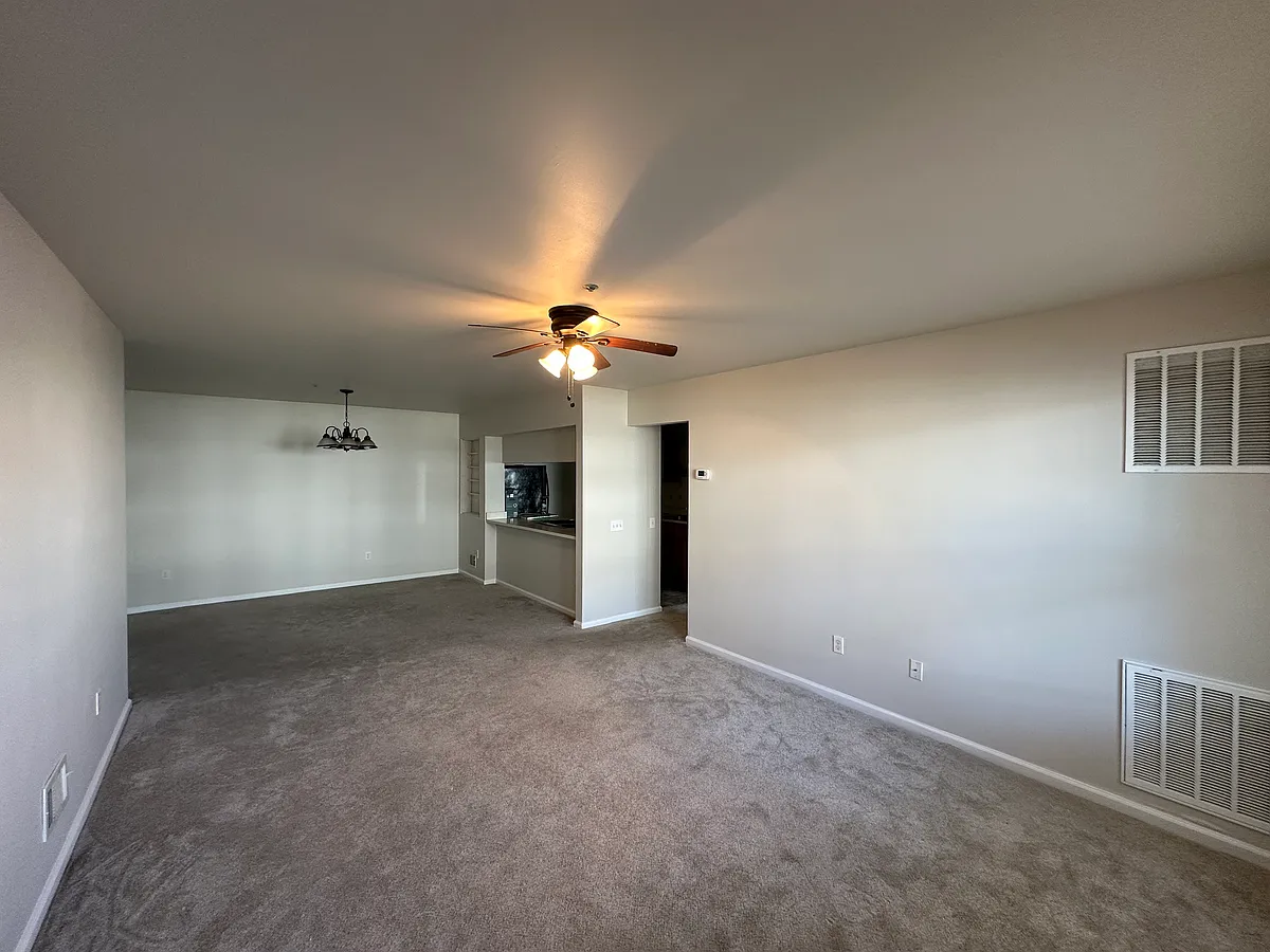Building Photo - 300 Waters Edge Dr #300