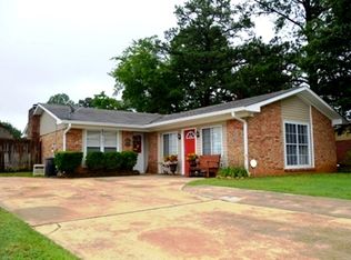 202 Scarborough Rd, Centerville, GA 31028