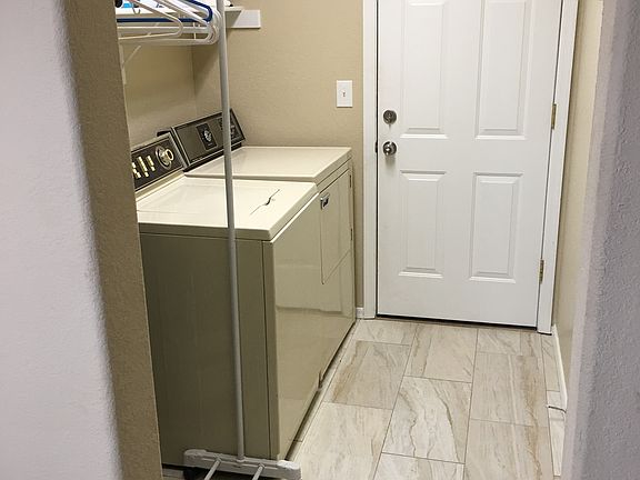 Laundry/garage access 