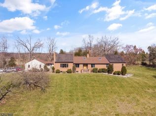 8 Tara Ct, Hardwick, NJ