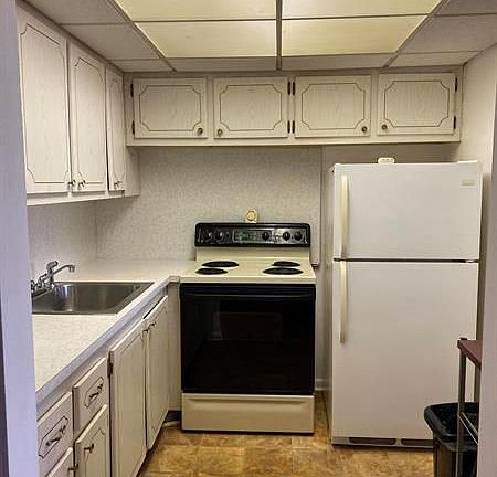 4th image of 321 Camden N