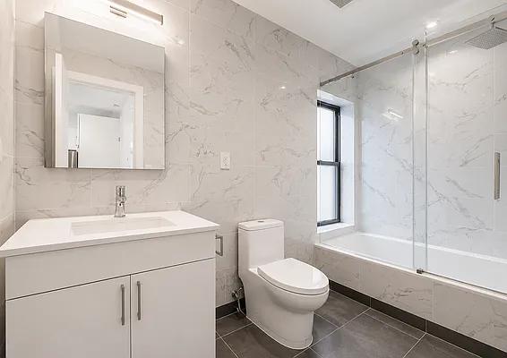 Bathroom, photo 2