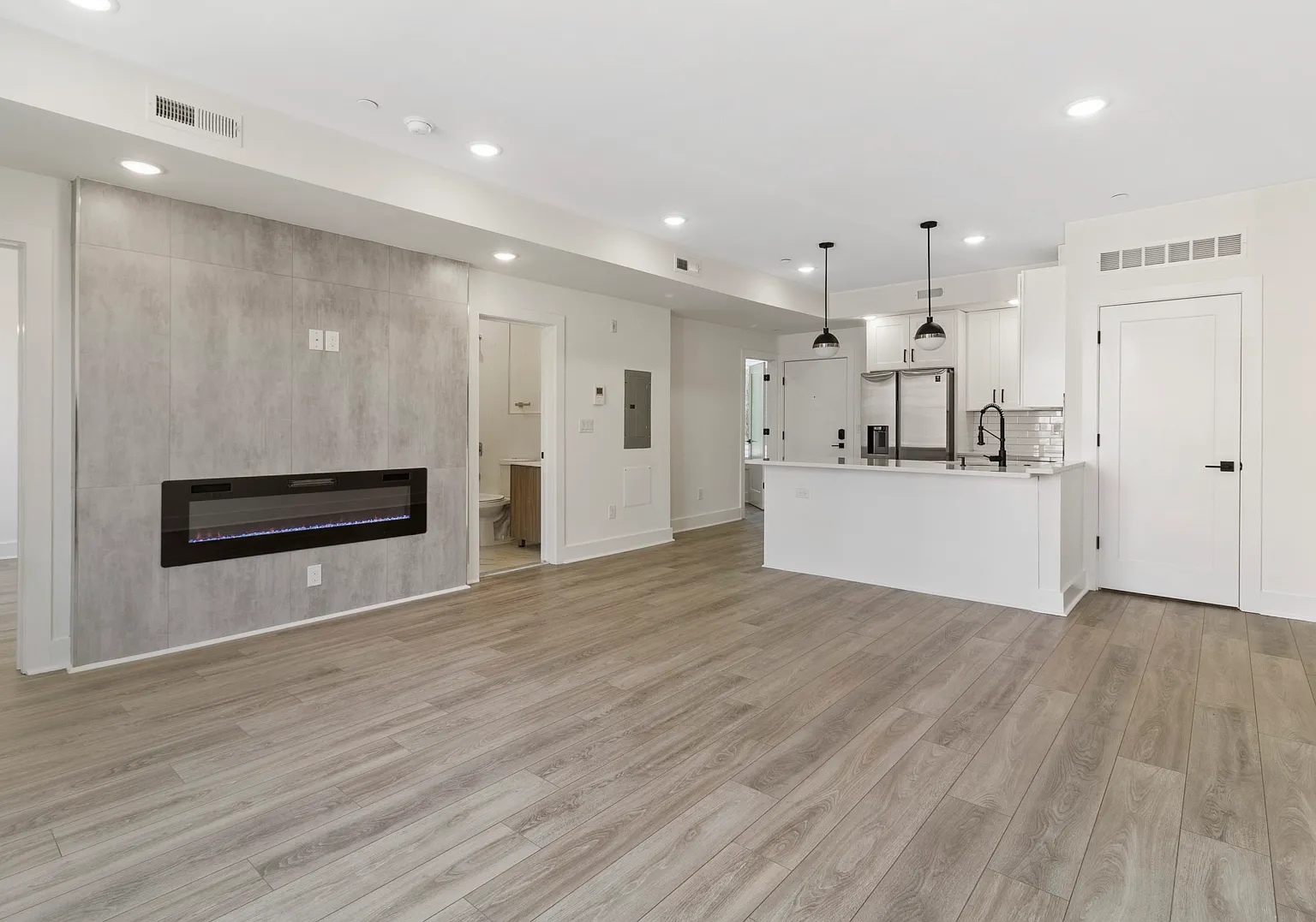 2 bed, 1000 sqft, $1,950 — Photo 1