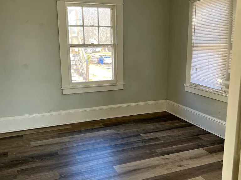 150 Woodlawn Dr — Photo 3