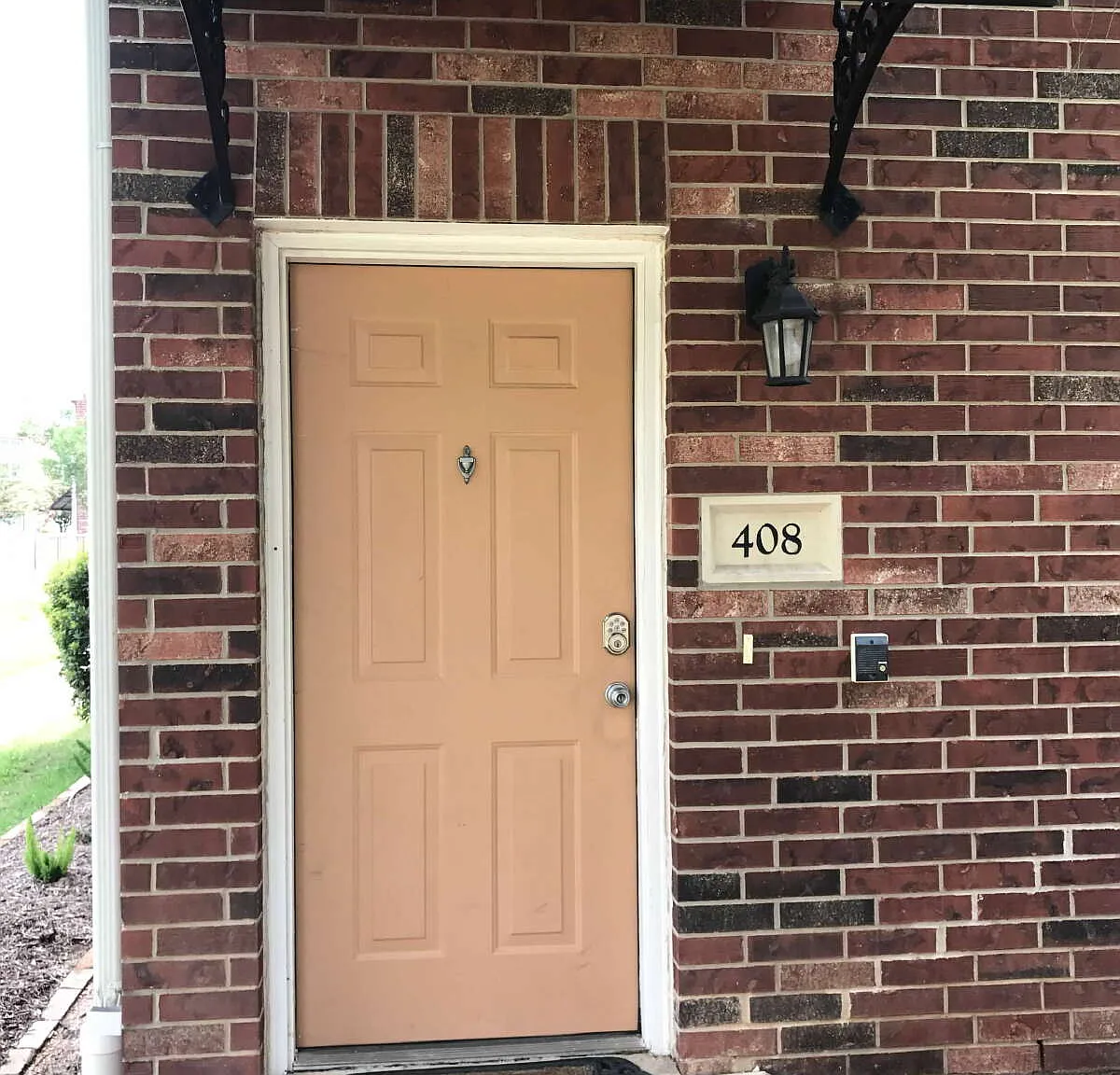 3 bed, 3.0 bath, 1600 sqft, $2,025 — Photo 2