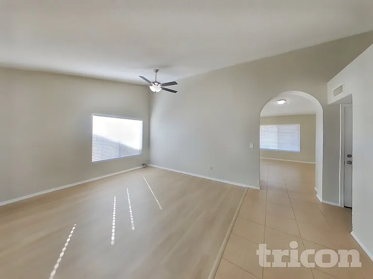 6219 W North Ln — Photo 3