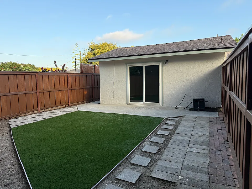 2203A Alta Vista Dr