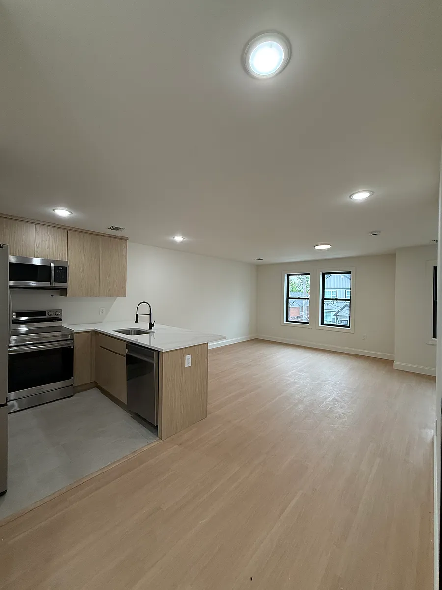 Building Photo - 27 Robert St #2