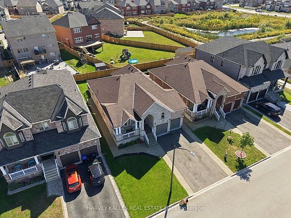 3rd image of 1650 Rizzardo Cres