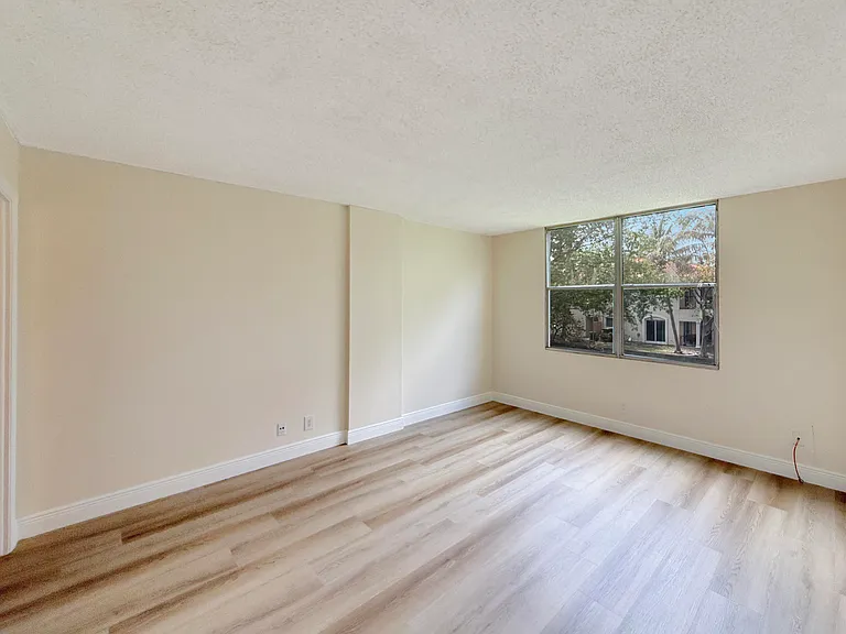 113 Royal Park Dr #2C — Photo 18