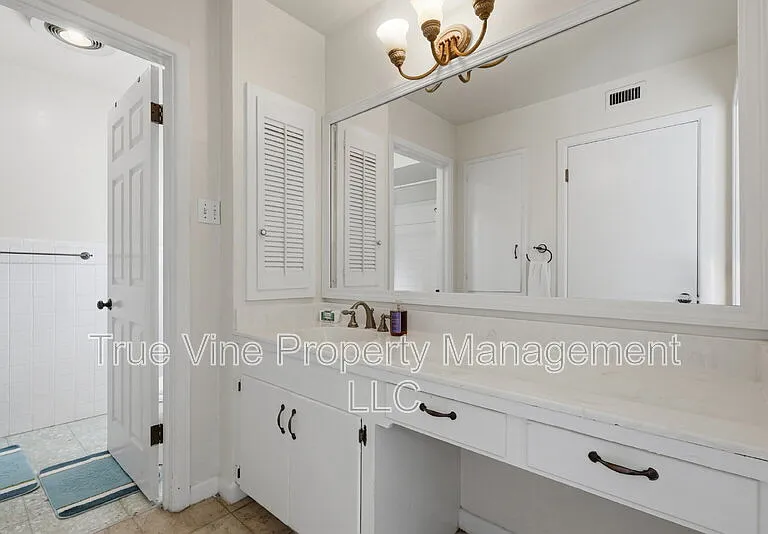 2423 W Gramercy Pl — Photo 20
