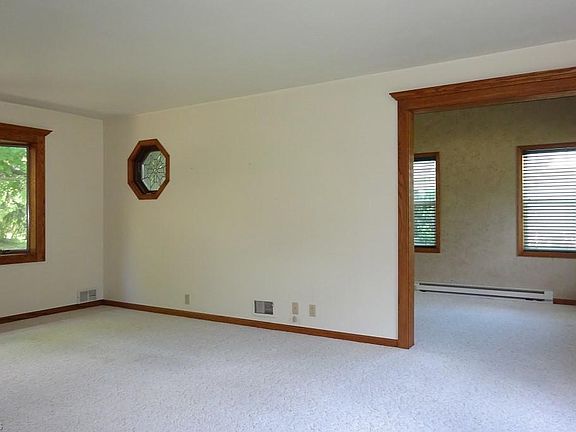 3rd image of 11 Parkview Dr