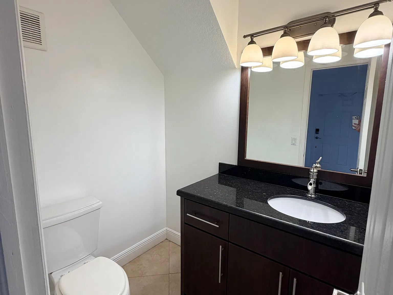 3 bed, 2.5 bath, 1374 sqft, $3,000 — Photo 3