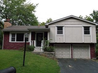 11032 Hubbard Rd, Kansas City, KS 66109