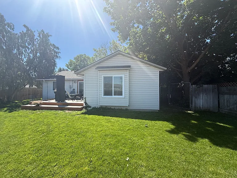 2486 E Mendota Dr — Photo 2